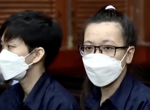 Tung chi dao 'dap xe no cho chi', nu nhan vien Alibaba khai gi tai toa hinh anh