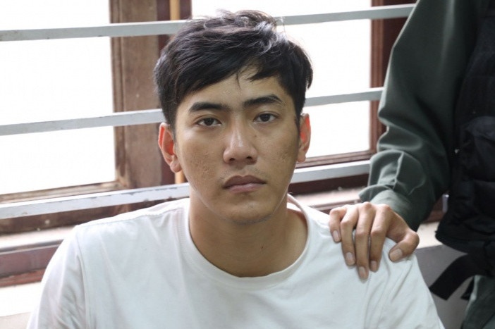 Loi khai cua nam thanh nien cam dau vu van chuyen 50 banh heroin hinh anh