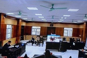 Nam thanh nien no sung giai quyet mau thuan trung chau be hinh anh