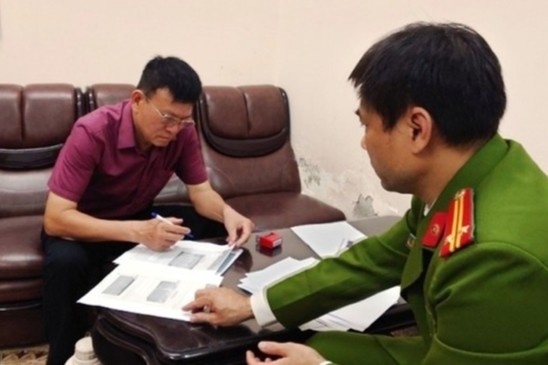 Truoc khi bi bat, GD trung tam dang kiem o Thua Thien - Hue noi gi? hinh anh