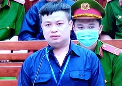 Con trai trum buon lau xang linh an duoi khung, VKSND Cap cao khang nghi hinh anh