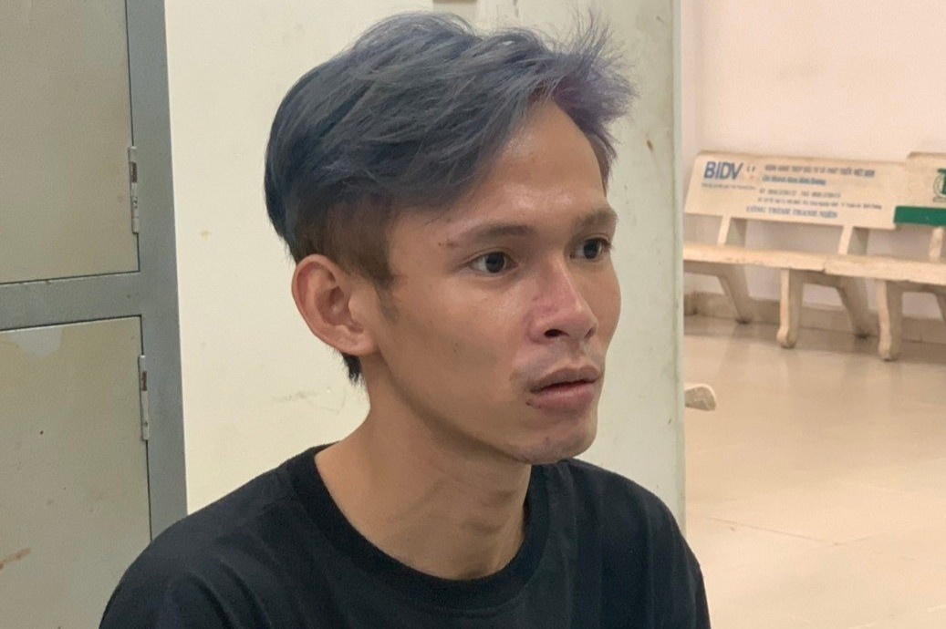 Bat giu nam thanh nien bi truy na ve hanh vi luu hanh tien gia hinh anh