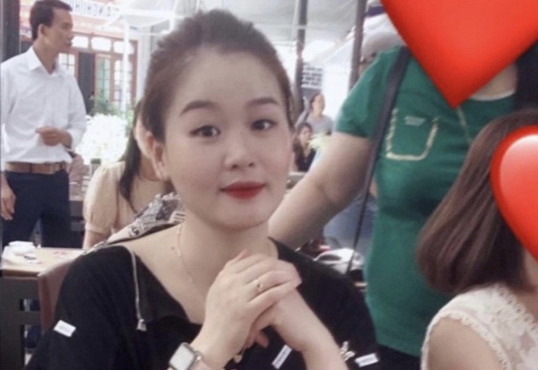 Dung qua moi gioi nu sinh trung hoc ban dam hinh anh