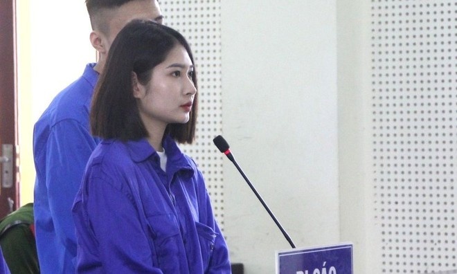 Nguoi dep dung phong chung cu mo tiec bay lac ma tuy cung ban be hinh anh