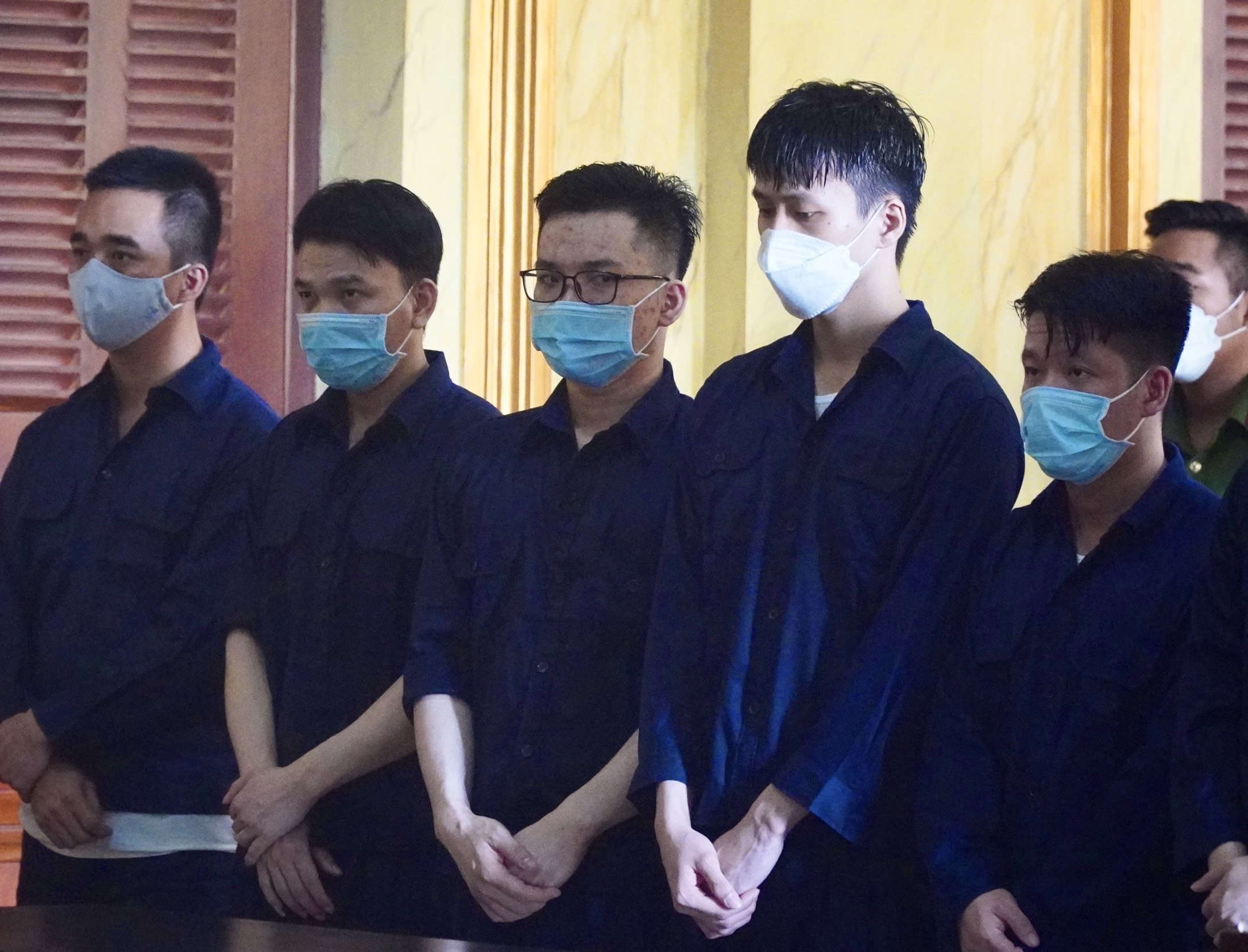 Dua hang chuc nguoi sang Campuchia ban than, nhom bi cao linh an hinh anh