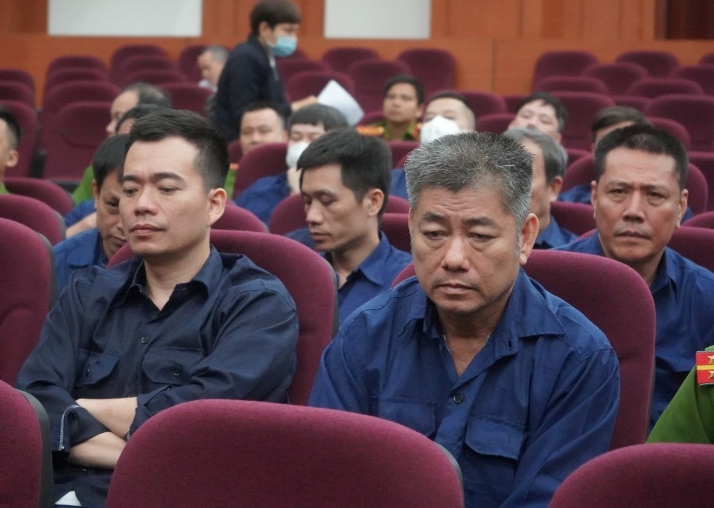 VKS rut khang nghi doi voi 15 bi cao vu buon lau 200 trieu lit xang hinh anh