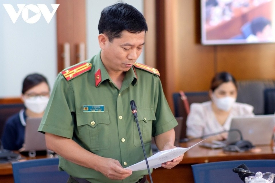 Cong an TP.HCM chuyen Bo Cong an don khach hang to SCB va Manulife hinh anh