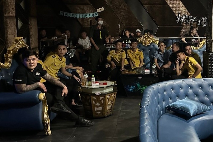 Phat hien nhieu khach duong tinh ma tuy trong quan bar hinh anh