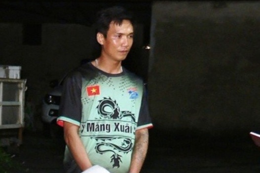 Bat giu nam thanh nien cuop giat tai san cua du khach nuoc ngoai hinh anh