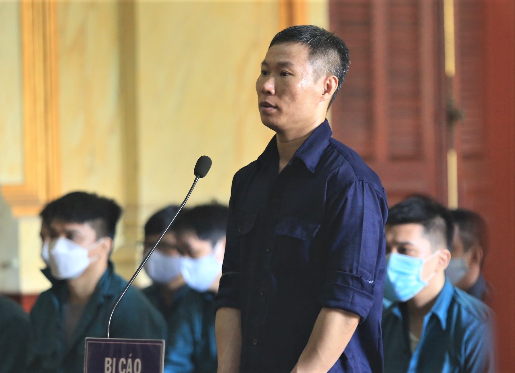 Cuu canh sat nhap lau 1.280 container hang linh 13 nam tu hinh anh