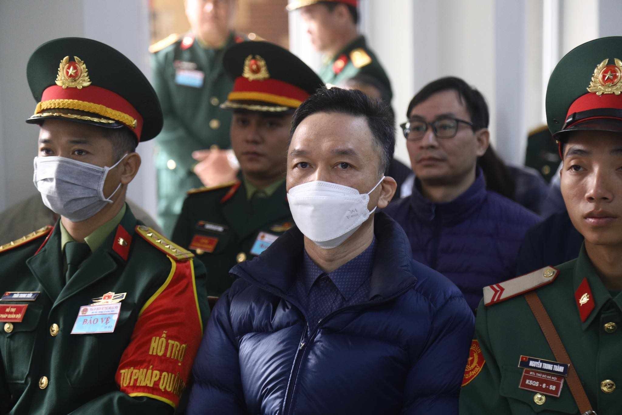 Bon cuu si quan Hoc vien Quan y lien quan vu Viet A hau toa hinh anh