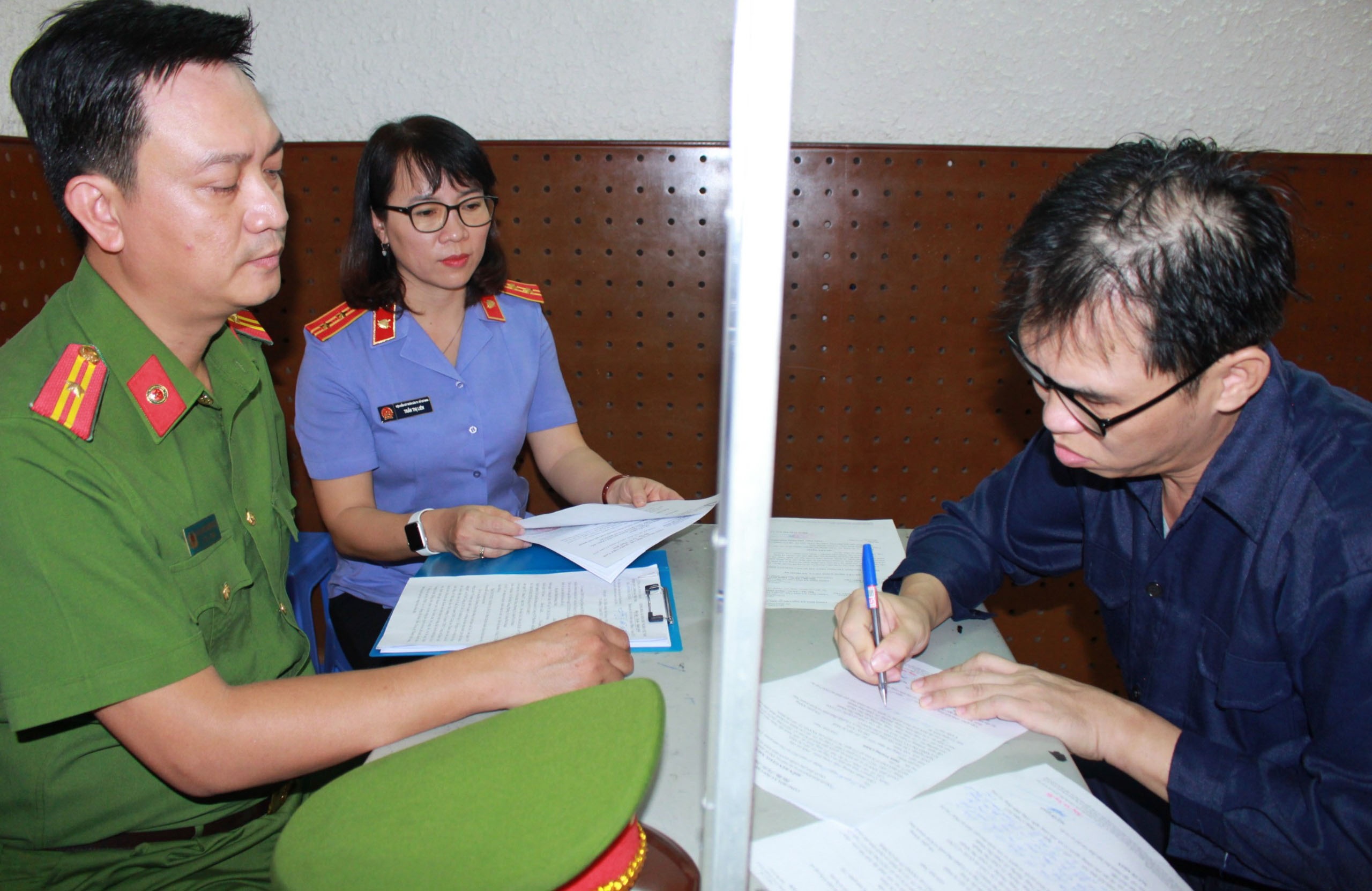 Khoi to Dinh Truong Chinh anh 2