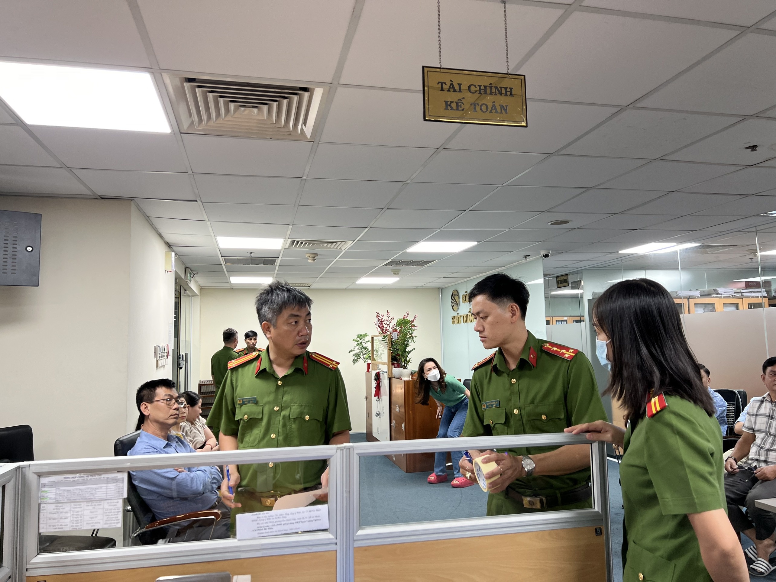 Khám xét trụ sở HDTC ảnh 1 Kham xet tru so HDTC anh 1