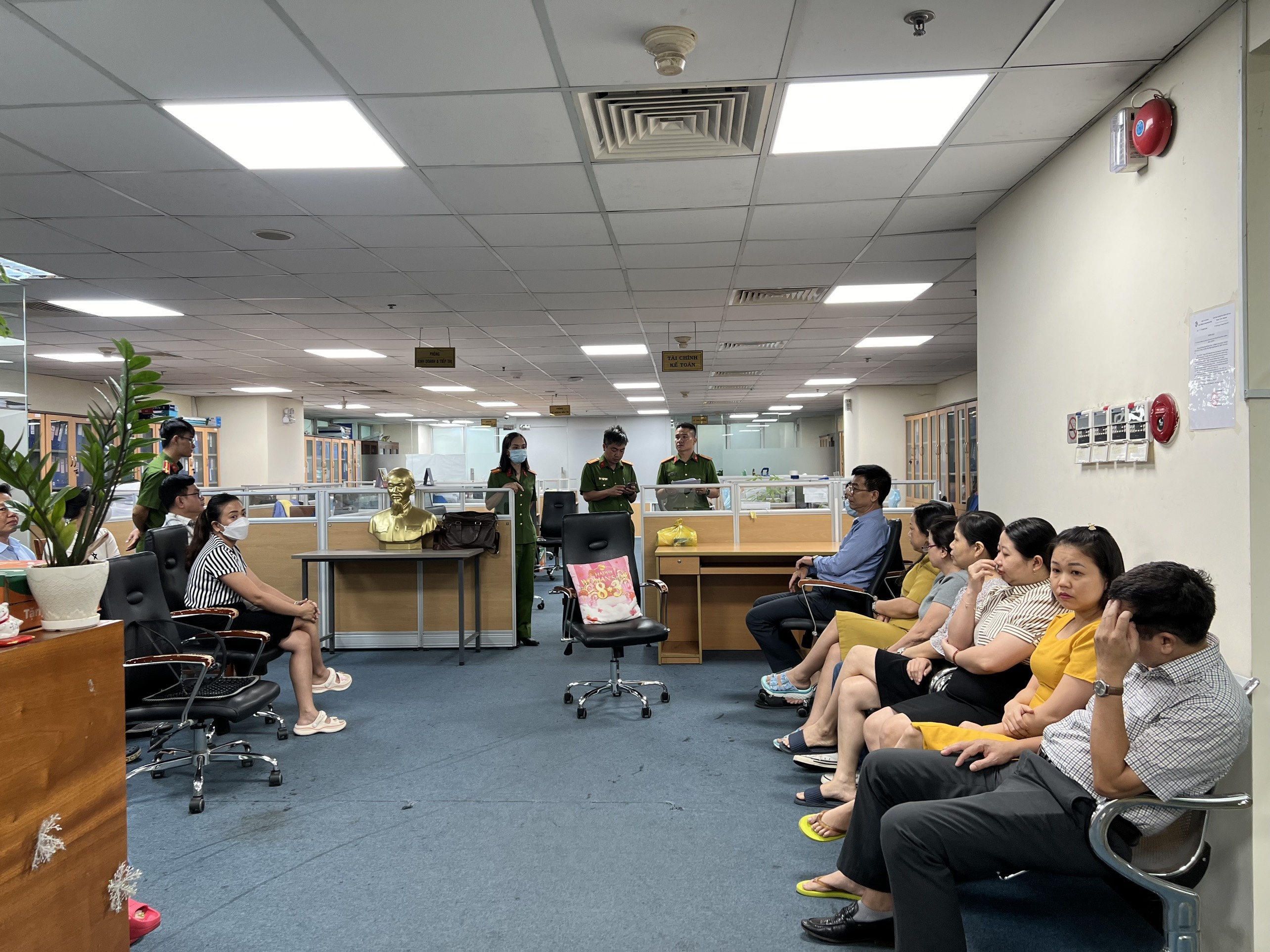 Khám xét trụ sở HDTC ảnh 2 Kham xet tru so HDTC anh 2