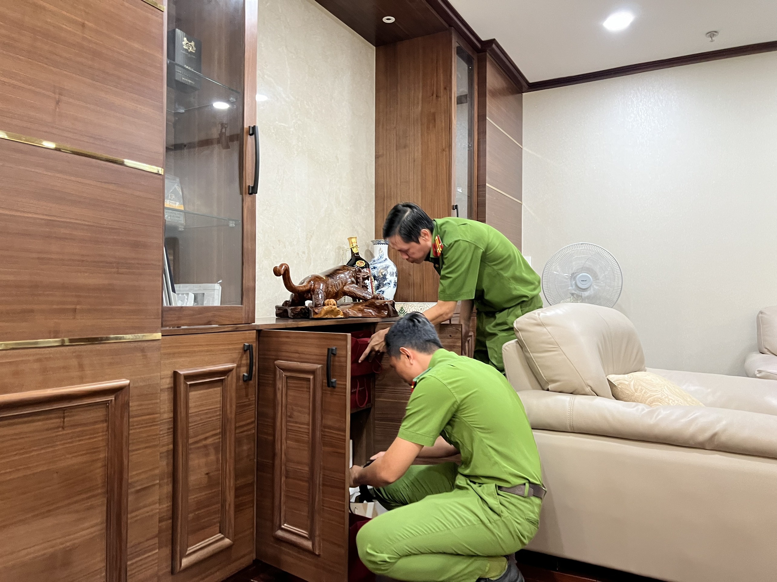 Khám xét trụ sở HDTC ảnh 4 Kham xet tru so HDTC anh 4