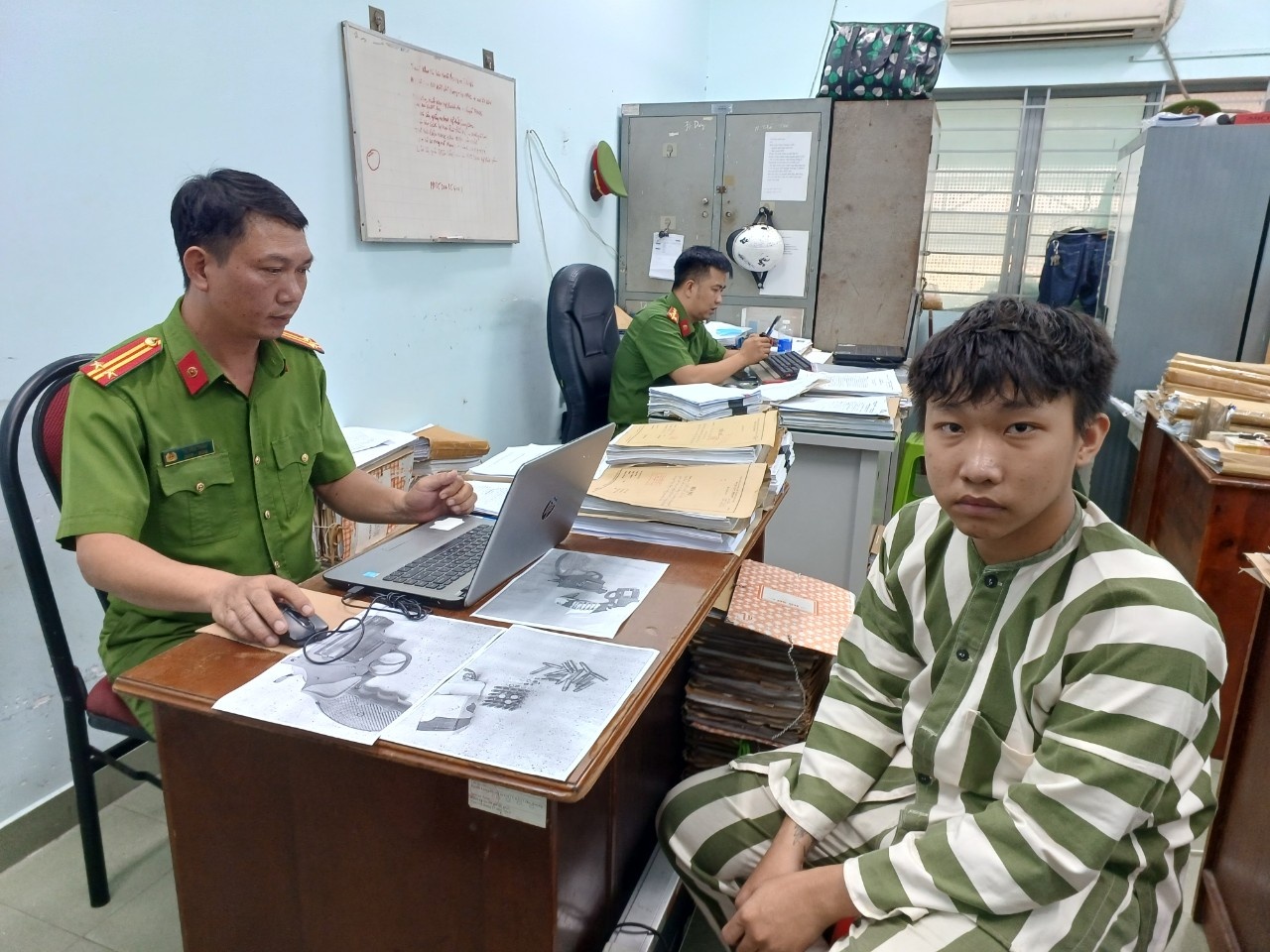 mua bán vũ khí ảnh 1 mua ban vu khi anh 1