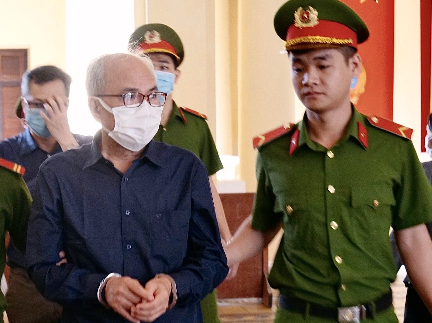 Cuu giam doc So Y te Tay Ninh bi phat 4 nam tu hinh anh