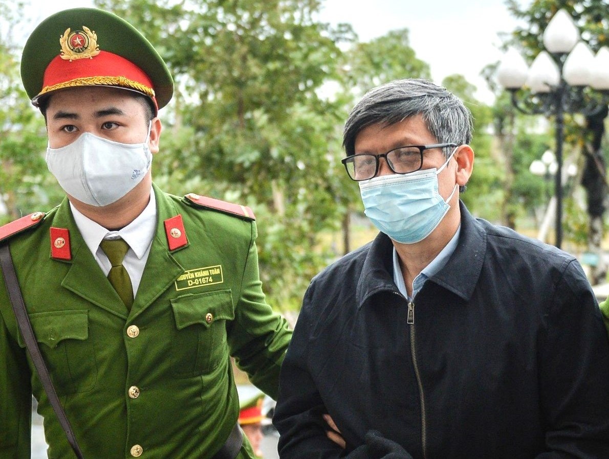Cuu Bo truong Y te Nguyen Thanh Long bi phat 18 nam tu hinh anh