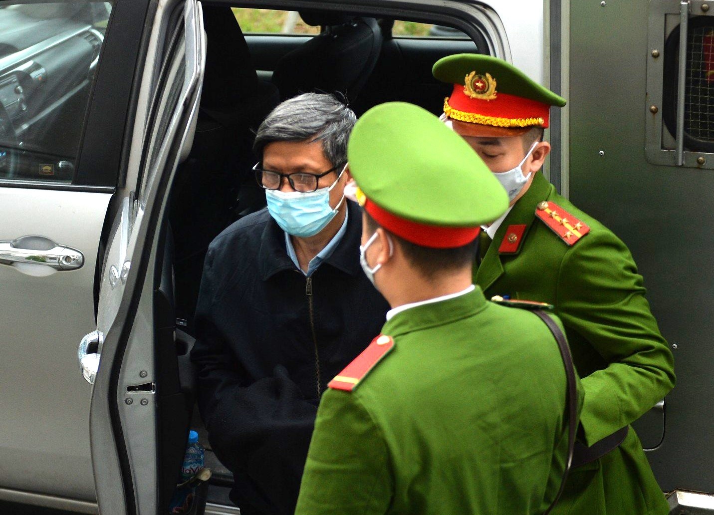 Cuu bo truong Y te Nguyen Thanh Long: 'Toi da nhan tien, toi xin loi' hinh anh