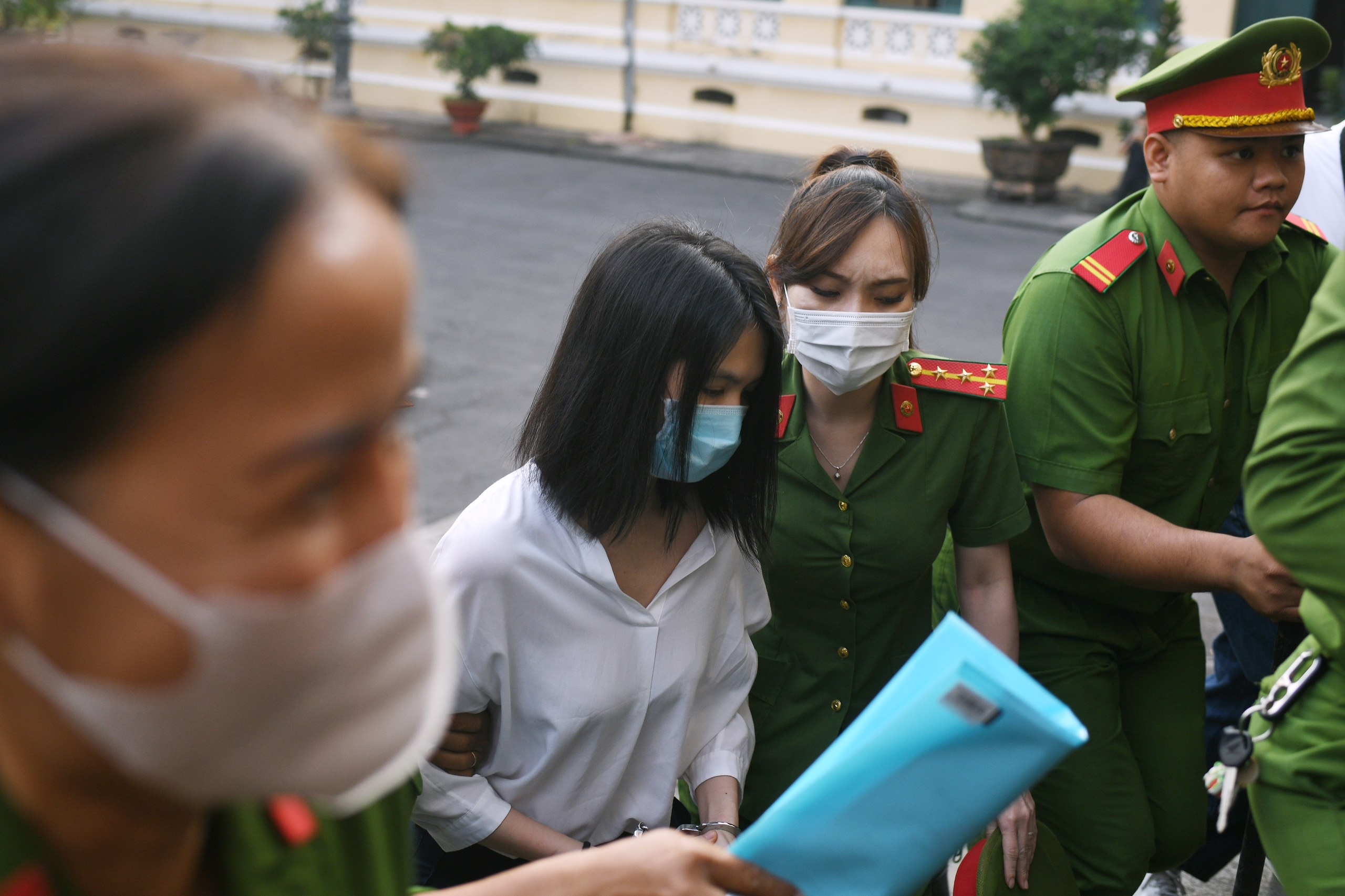 Xet xu Ngoc Trinh anh 3