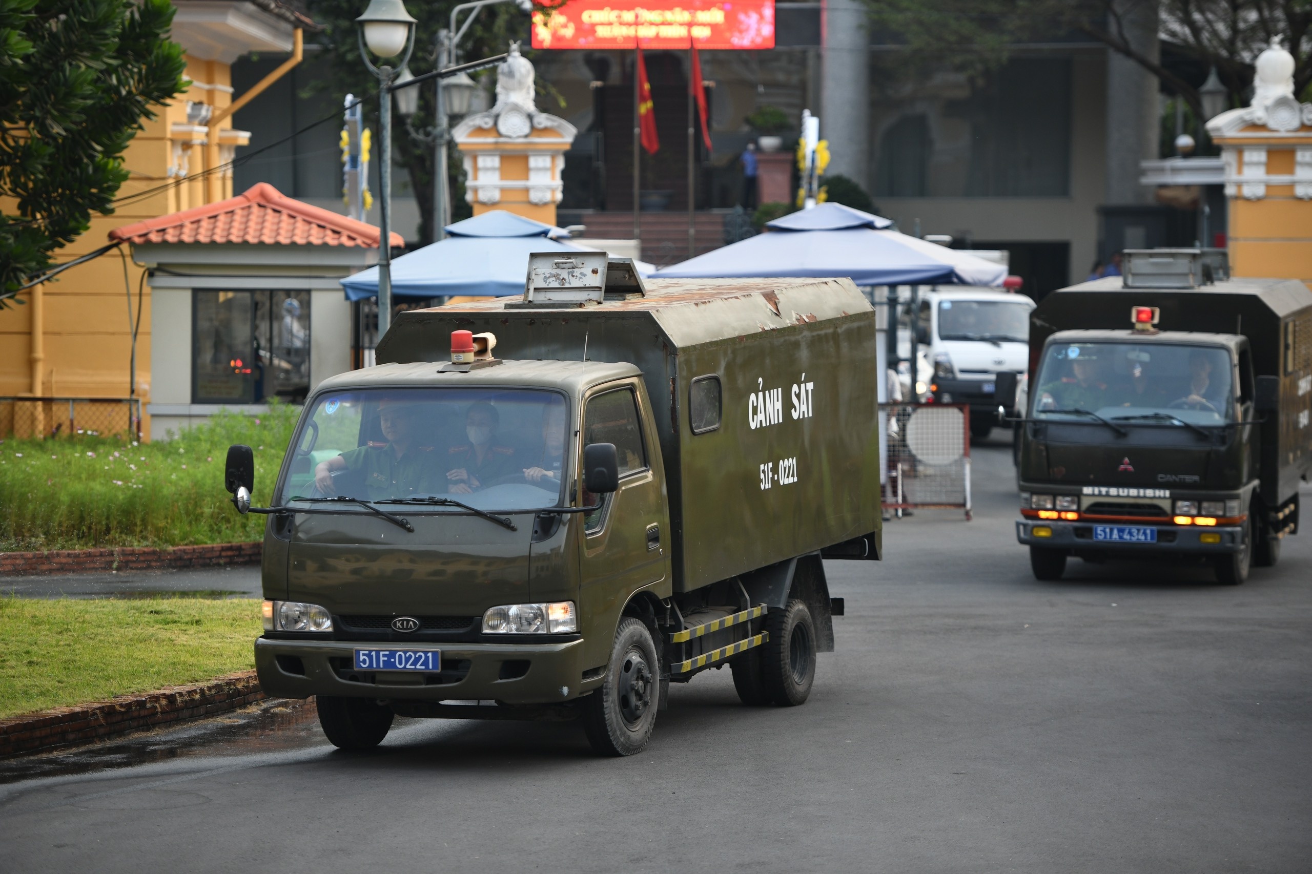 Xet xu Ngoc Trinh anh 1