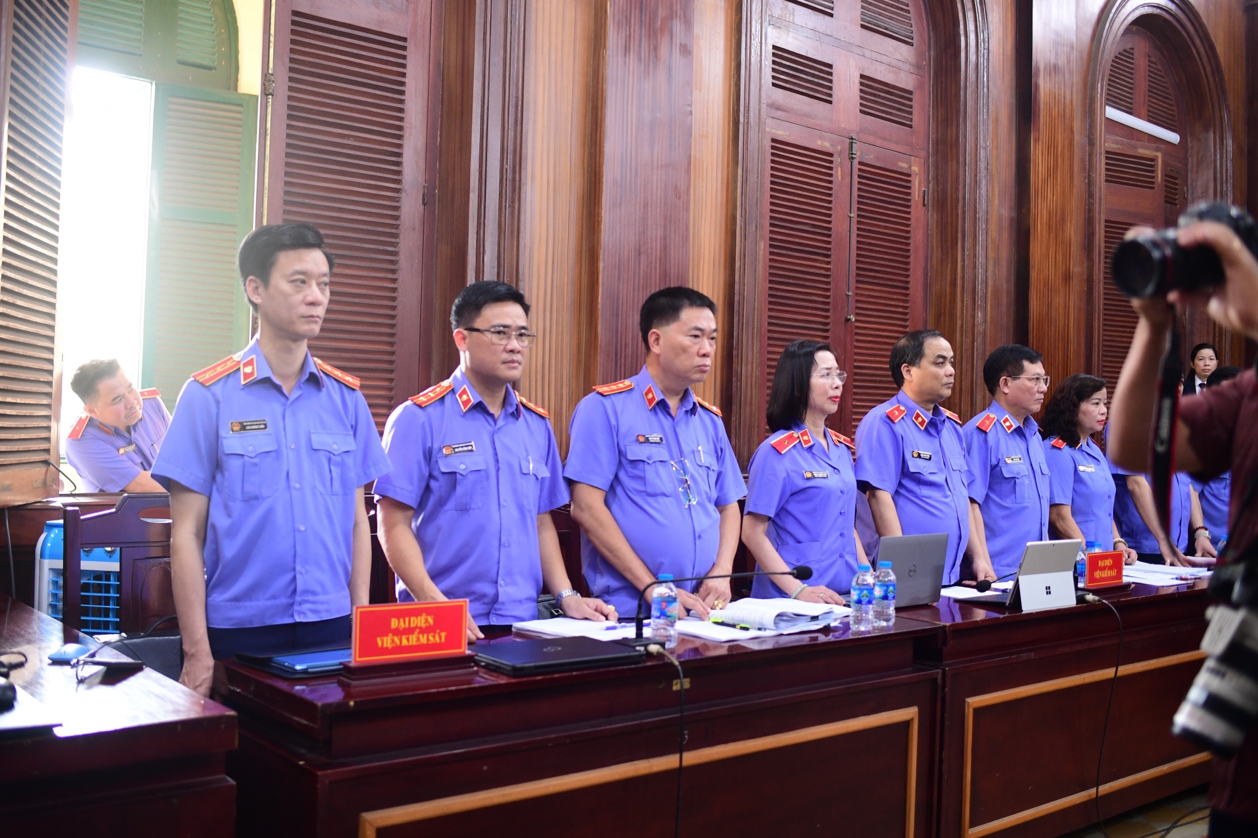 Van Thinh Phat,  Truong My Lan,  Truong Hue Van anh 12