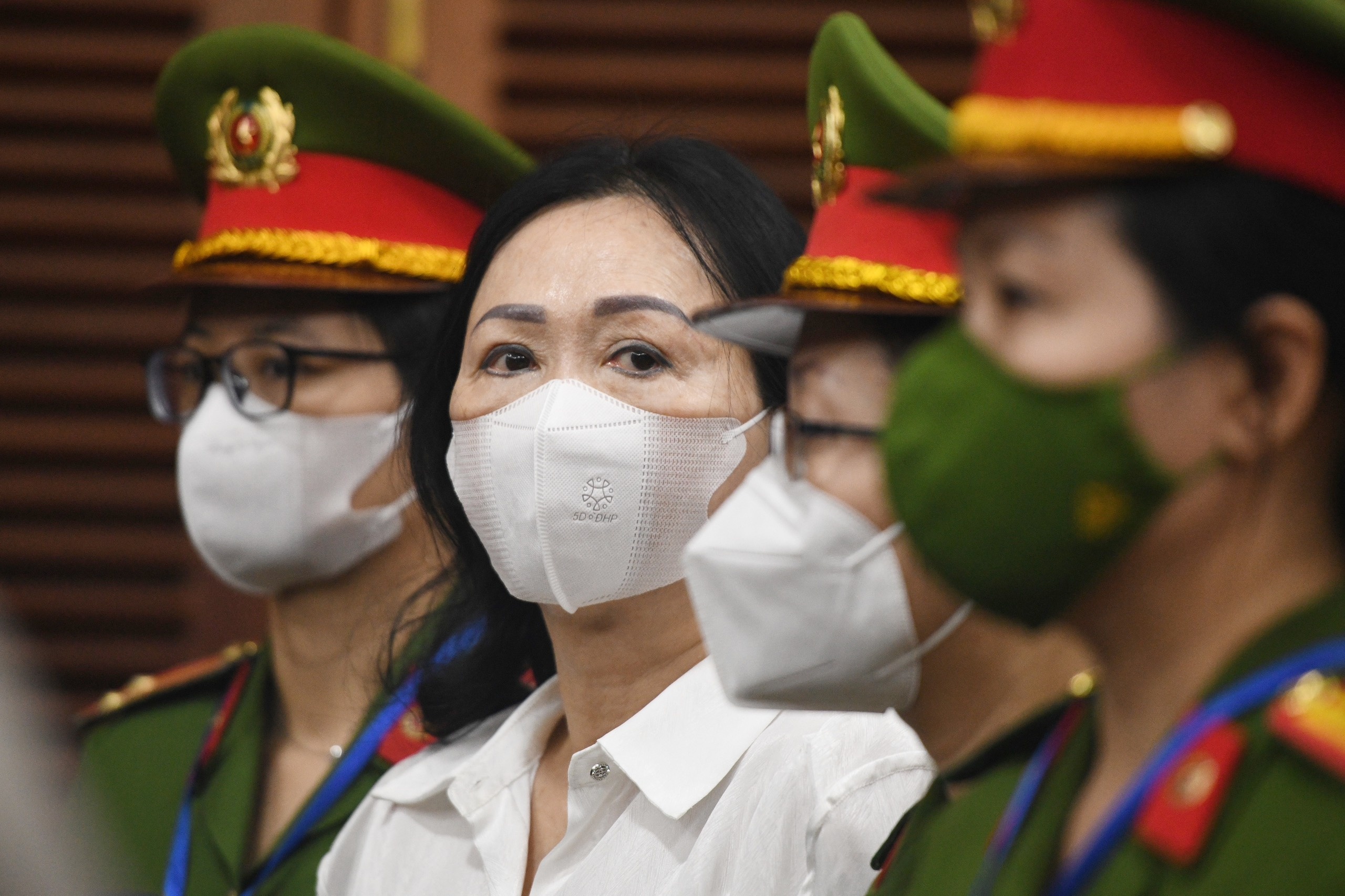 xet xu Van Thinh Phat anh 2