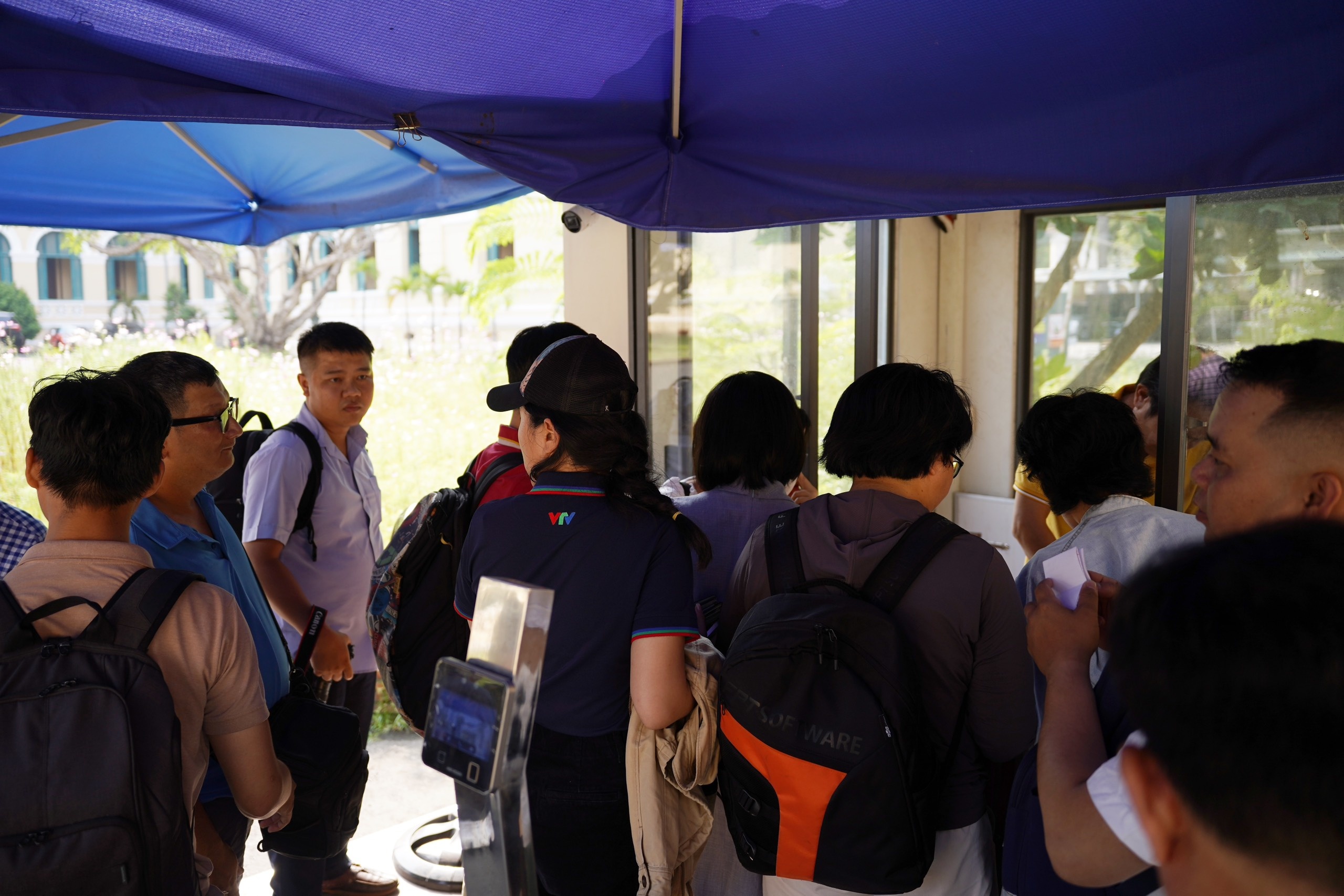 xet xu Van Thinh Phat anh 2