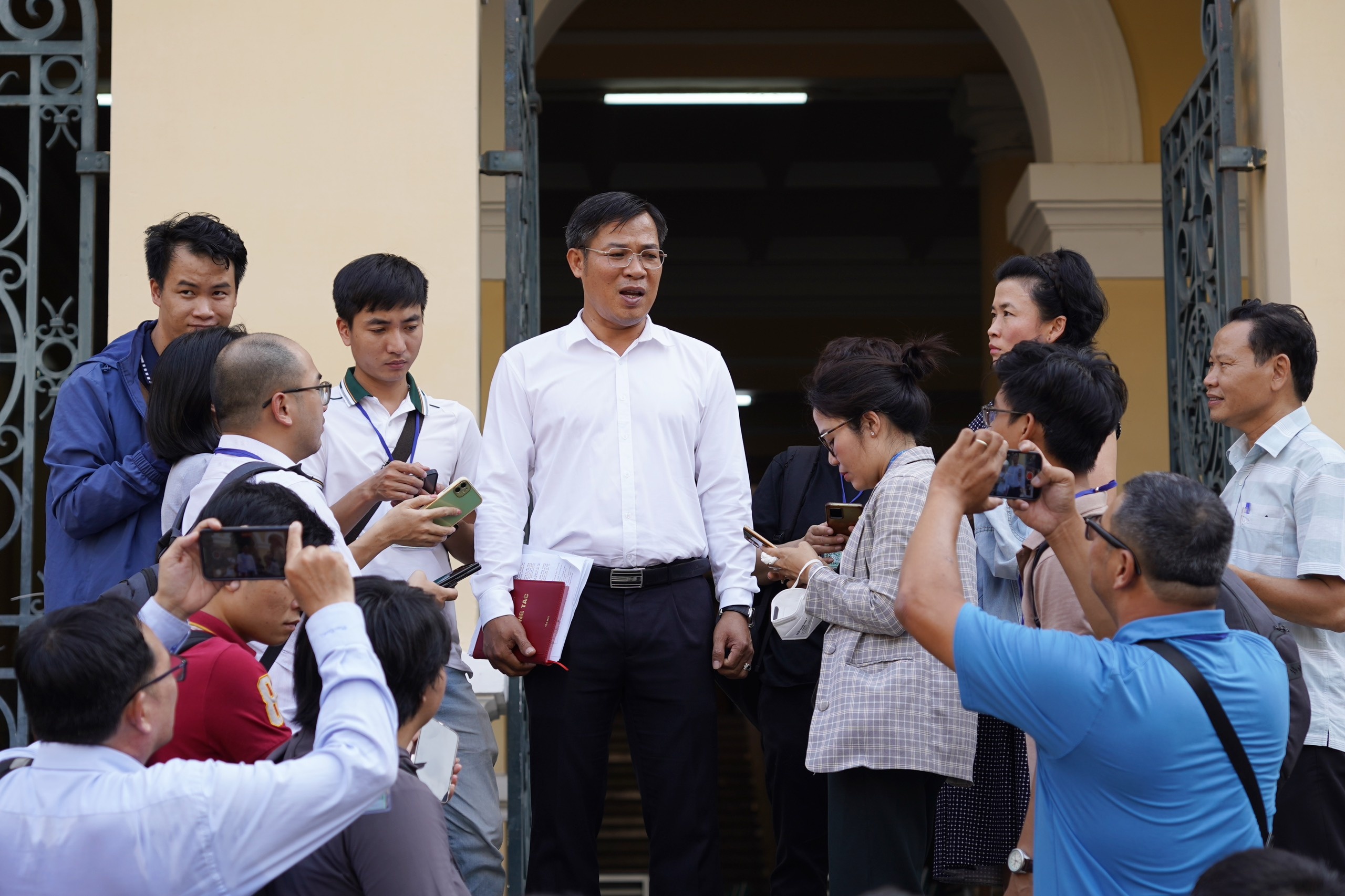 xet xu Van Thinh Phat anh 1