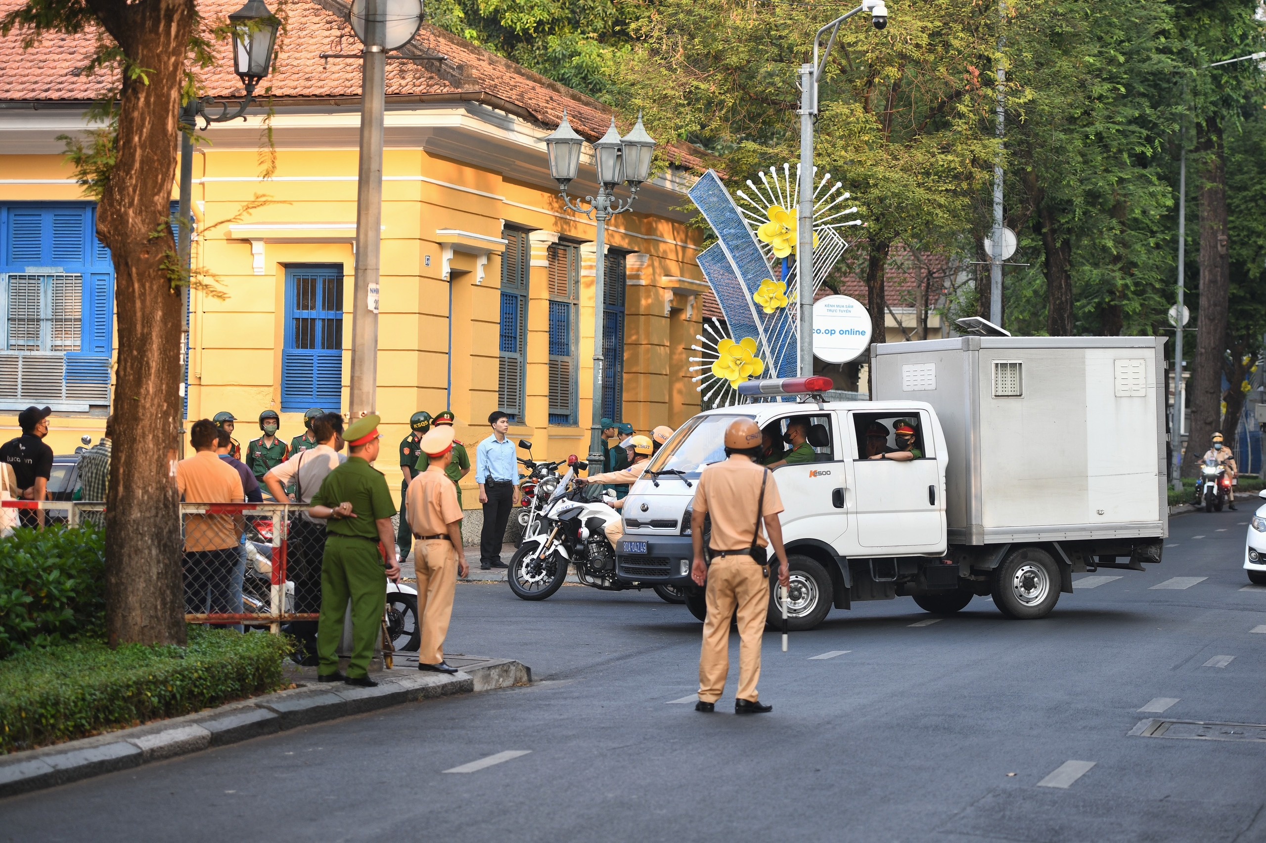 xet xu Van Thinh Phat anh 6