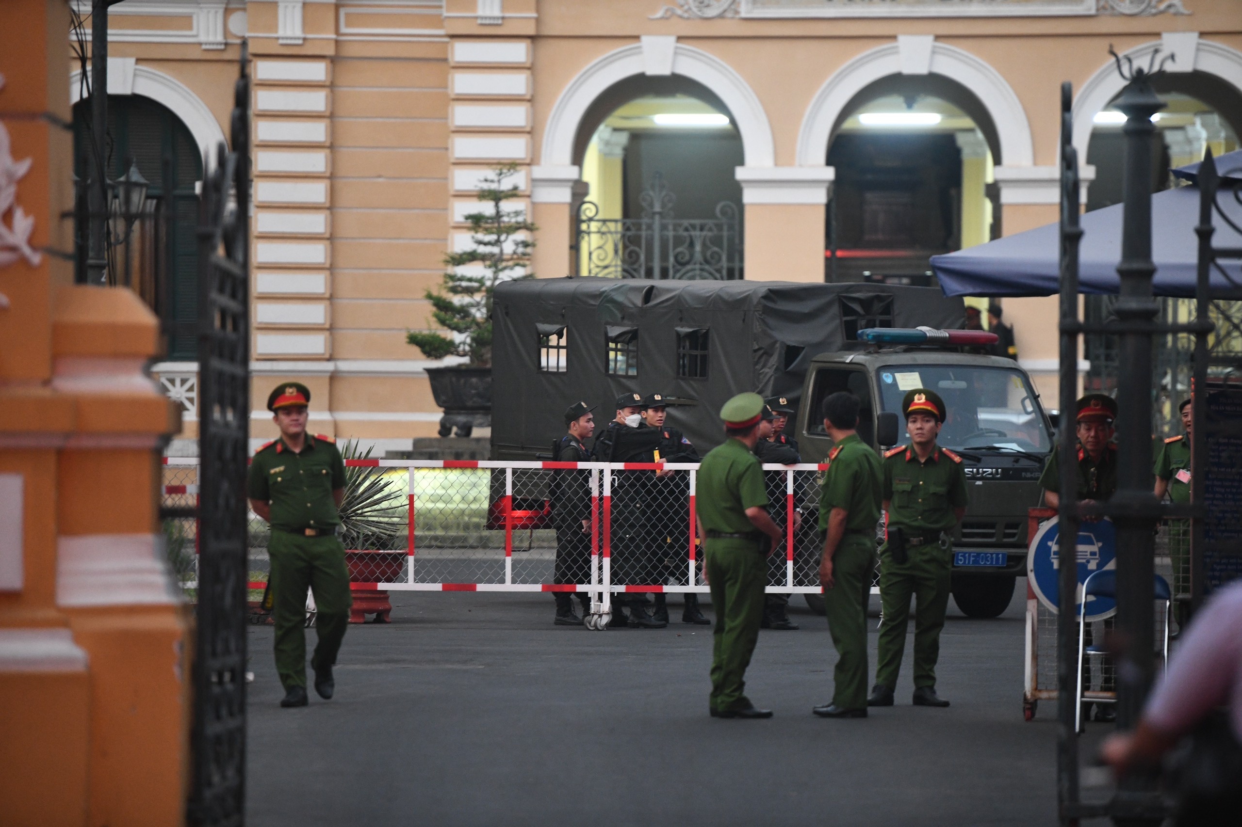 xet xu Van Thinh Phat anh 5