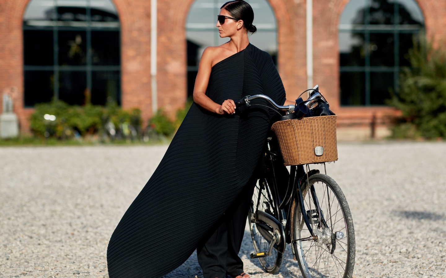 Vi sao phu nu Phap co suc anh huong manh me den xu huong thoi trang? hinh anh