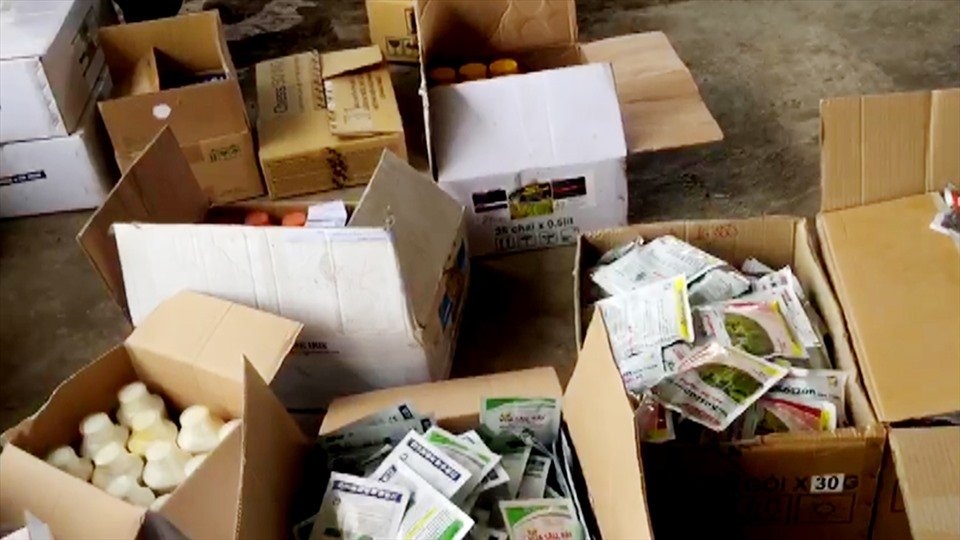 Phat hien xe cho thuoc bao ve thuc vat khong ro nguon goc hinh anh