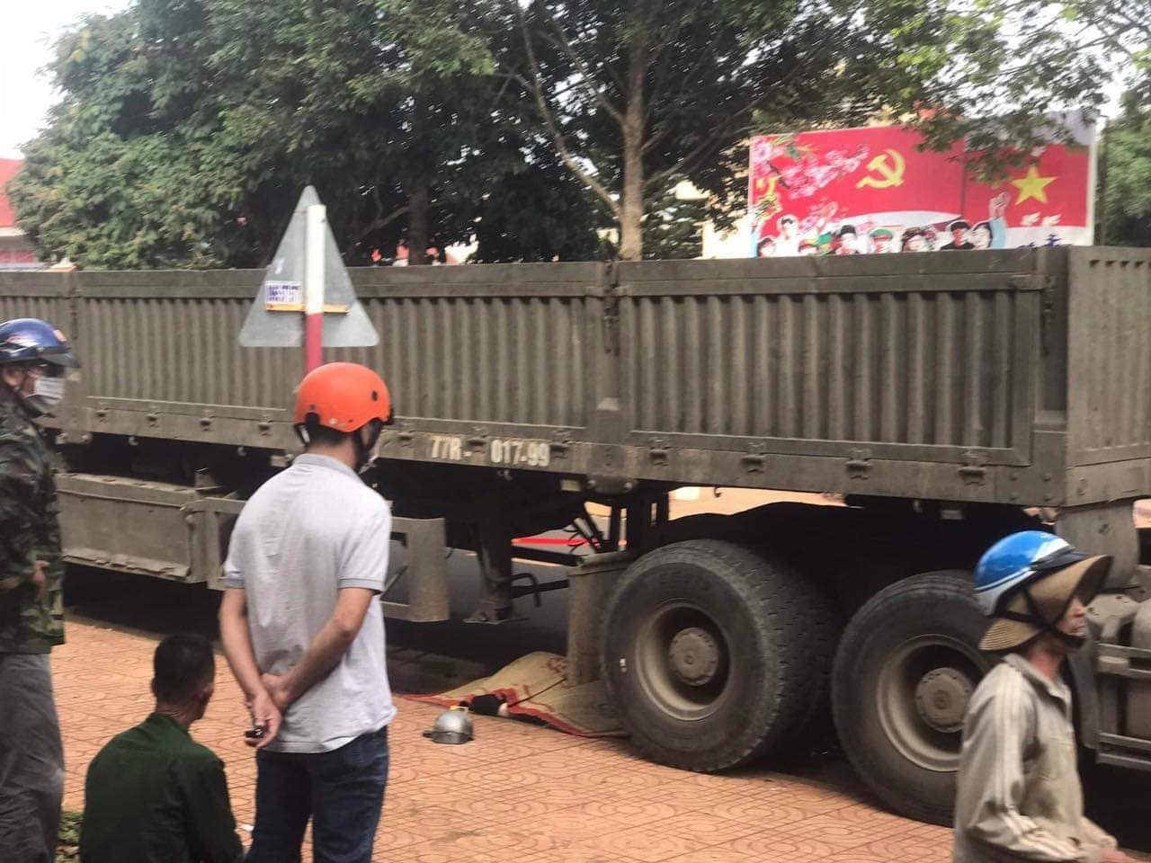 Va cham xe dau keo, nu sinh lop 11 bi can tu vong hinh anh