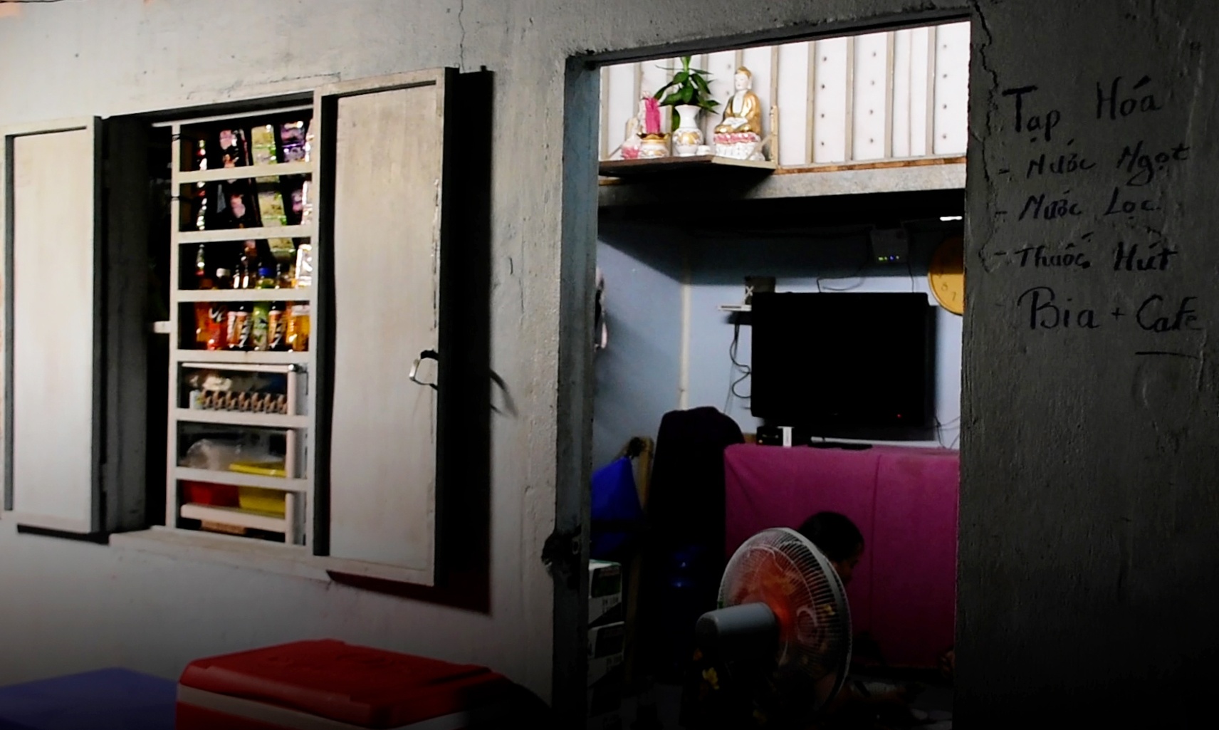 Mat viec can Tet, cong nhan mo tap hoa tai phong tro hinh anh