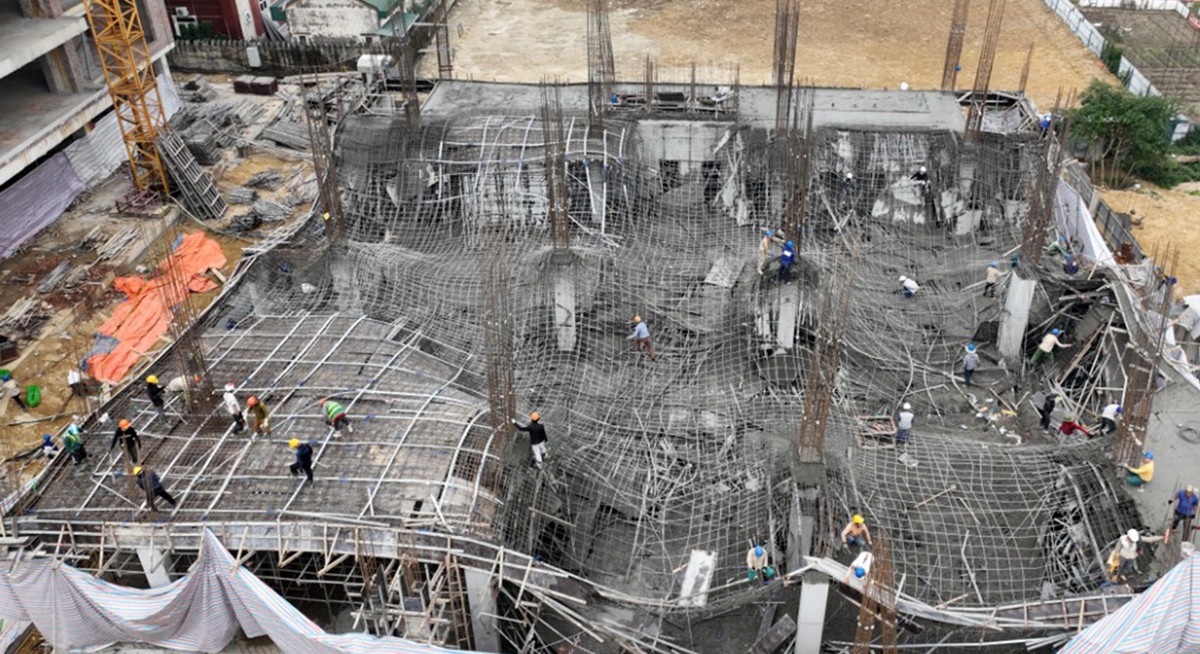 Sap gian giao cong trinh trung tam thuong mai do ket cau bi loi? hinh anh