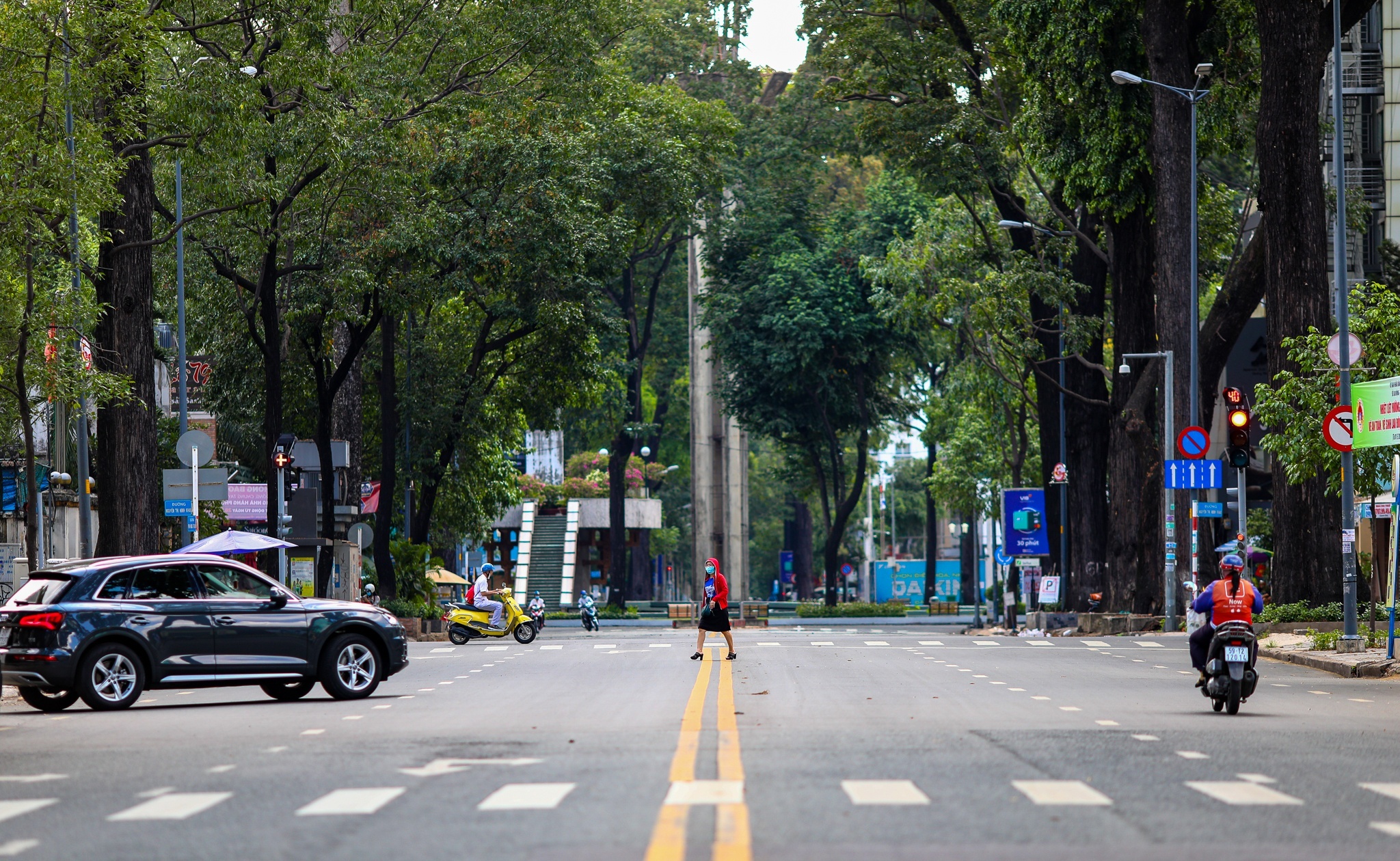 TP.HCM cam xe co tren nhieu tuyen duong trung tam cuoi tuan hinh anh