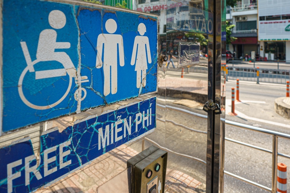 thiếu nhà vệ sinh ảnh 4 thieu nha ve sinh anh 4