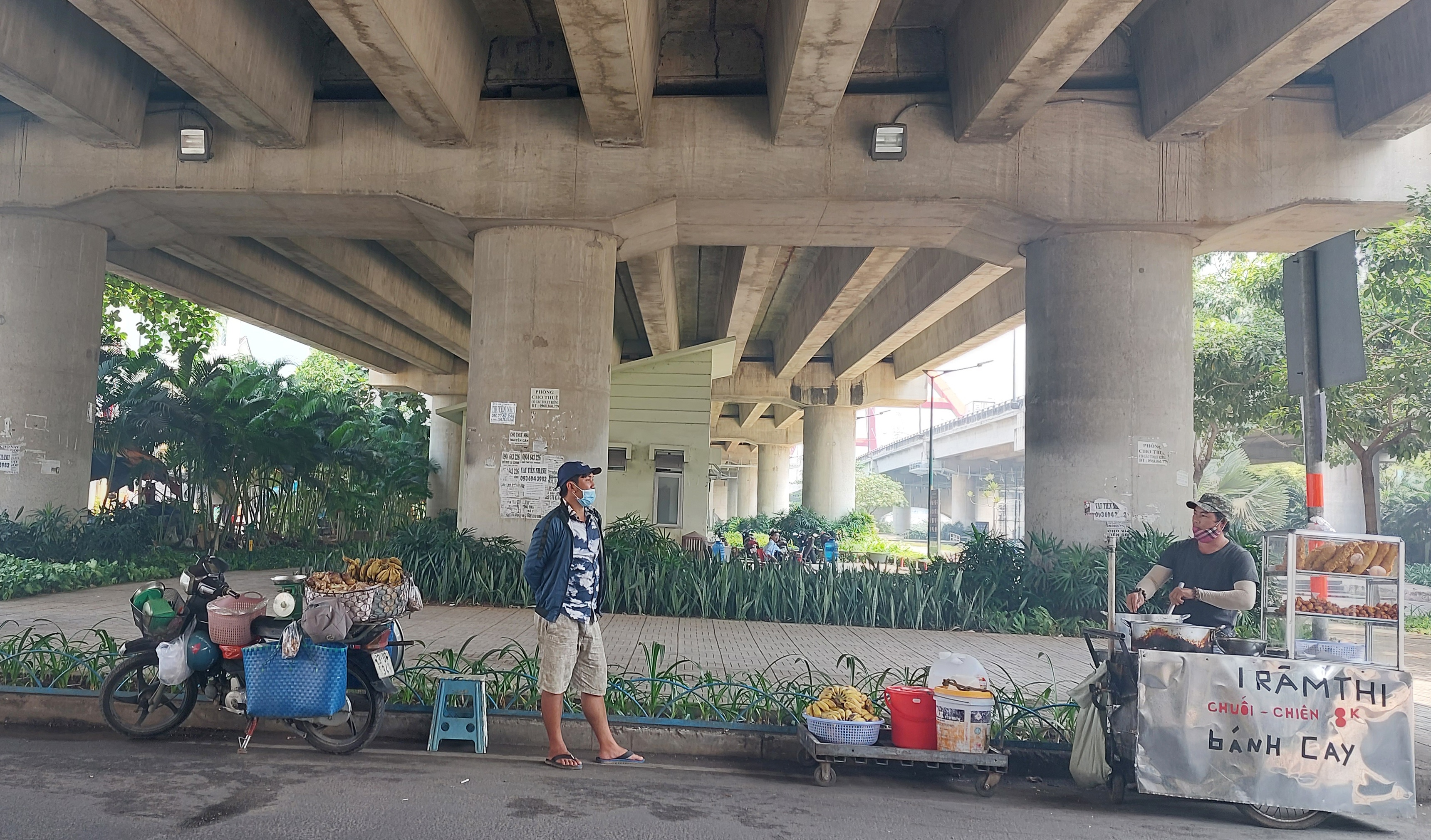 Nhieu da cau o TP.HCM bi chiem dung hinh anh