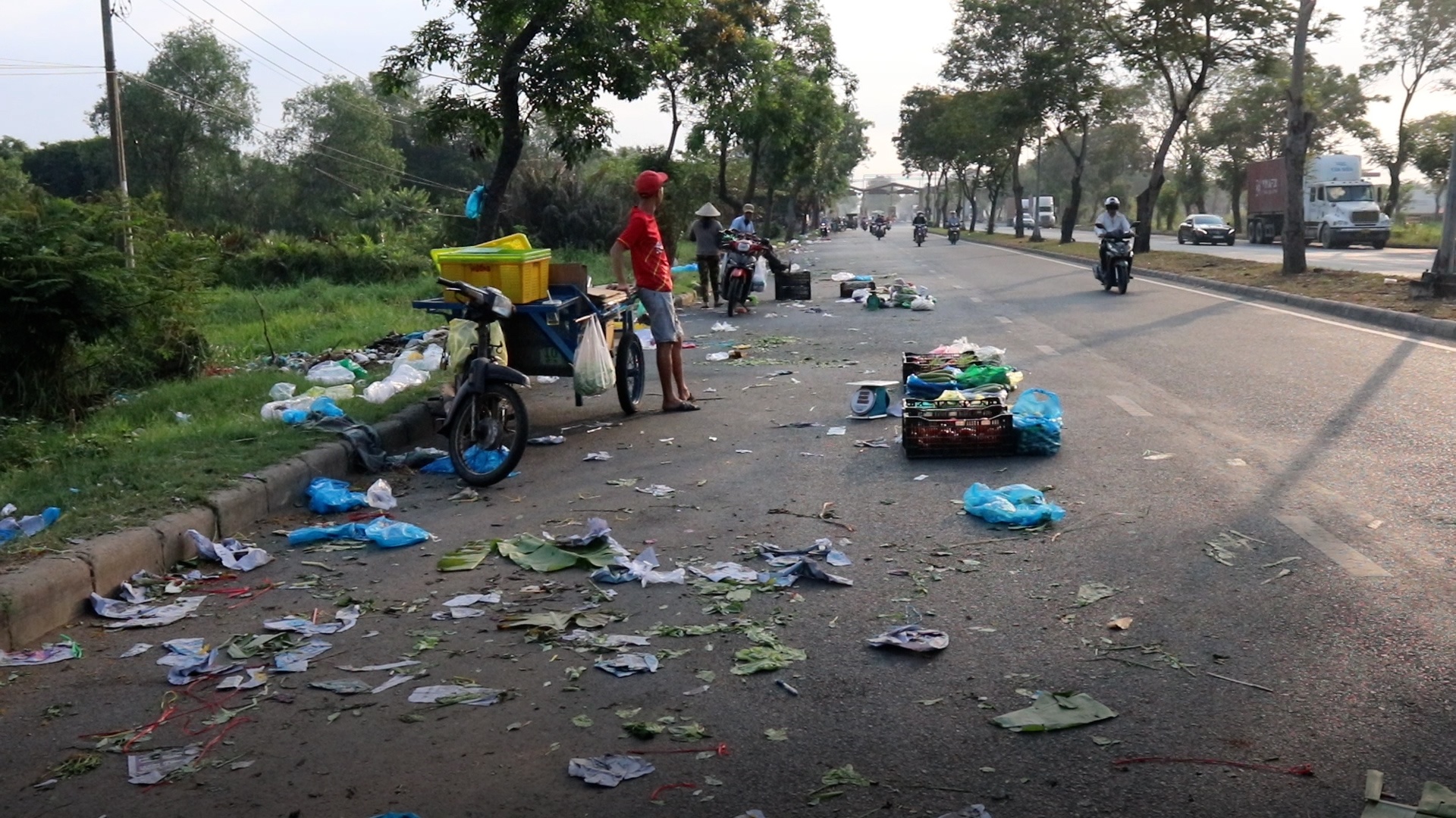 Tieu thuong ngang nhien chiem long duong lap cho o TP.HCM hinh anh