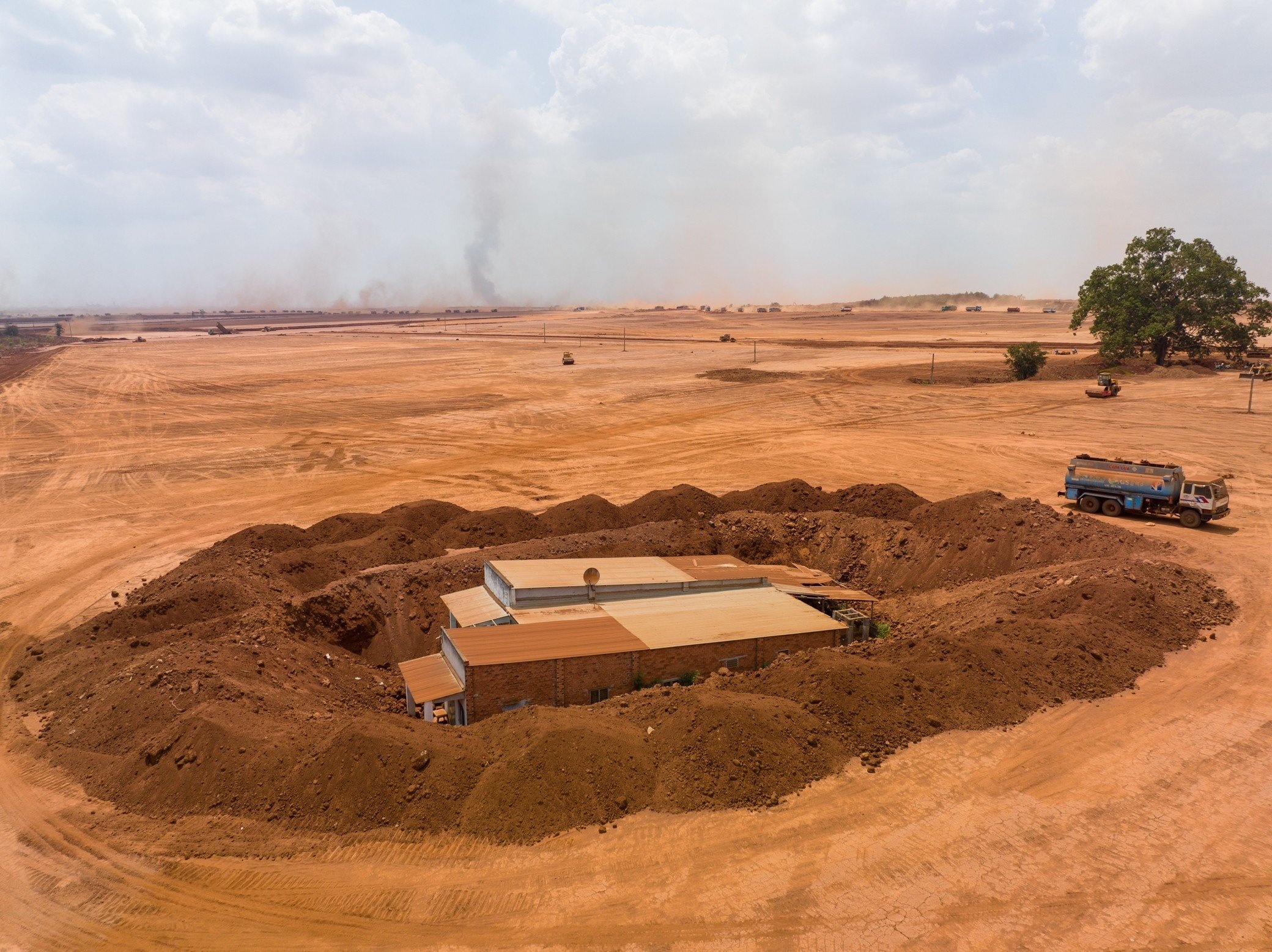 Can nha lot thom giua dai cong truong san bay Long Thanh hinh anh