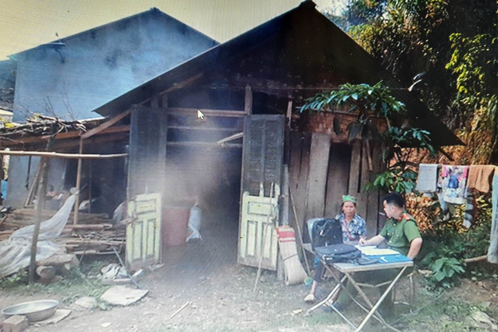 Anh chet sau khi uong ruou thuoc, em den vieng ‘thu ruou’ cung tu vong hinh anh