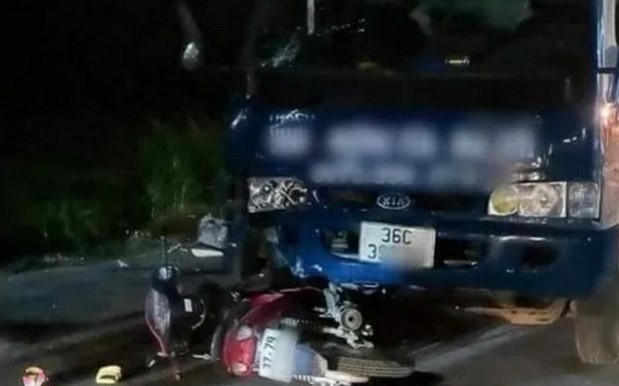 2 nguoi tu vong do tai nan tren quoc lo 7 hinh anh