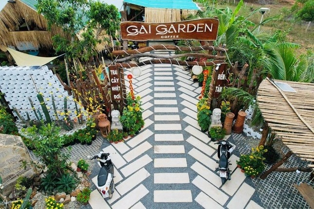 Chu quan noi gi viec ban mot thung bia Sai Gon gan mot trieu dong? hinh anh