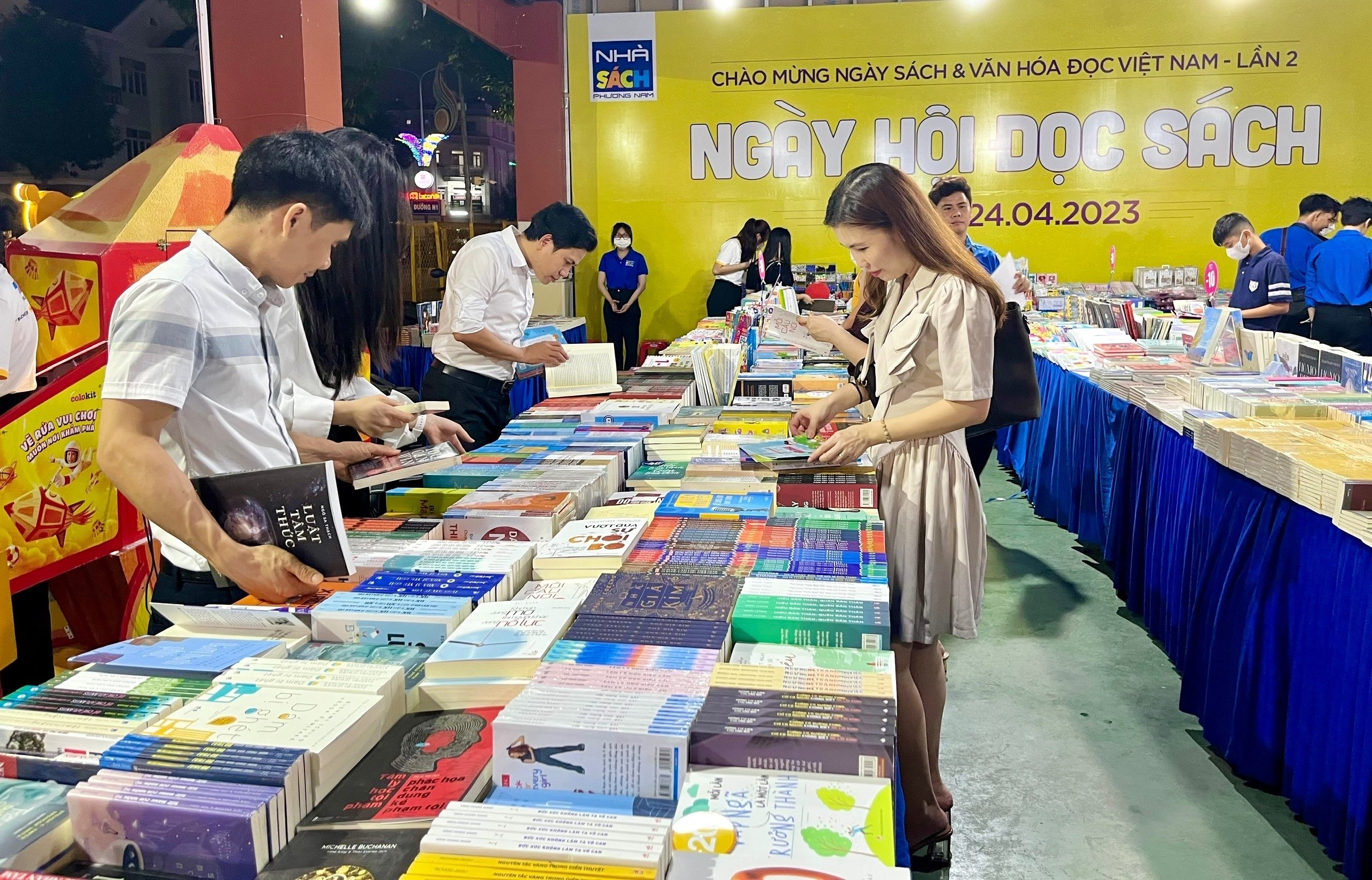 hội sách ảnh 4 hoi sach anh 4