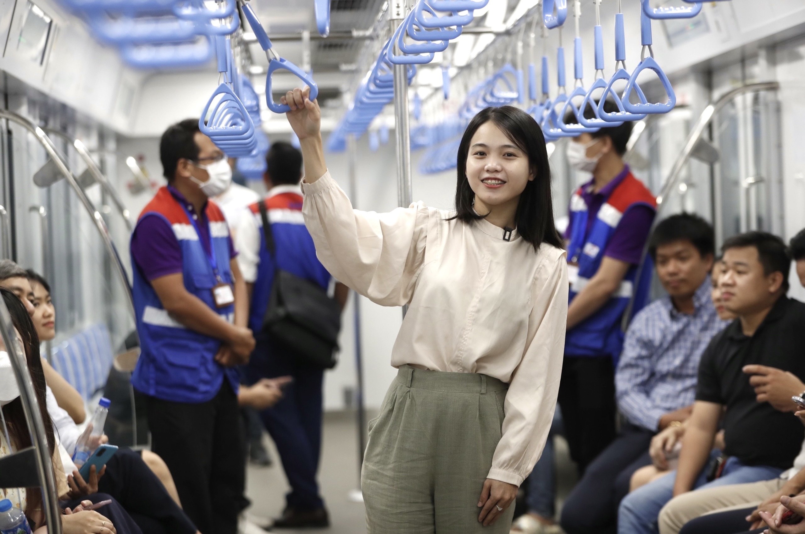 Lam khach tau metro Ben Thanh - Suoi Tien tren 12 km trong 20 phut hinh anh
