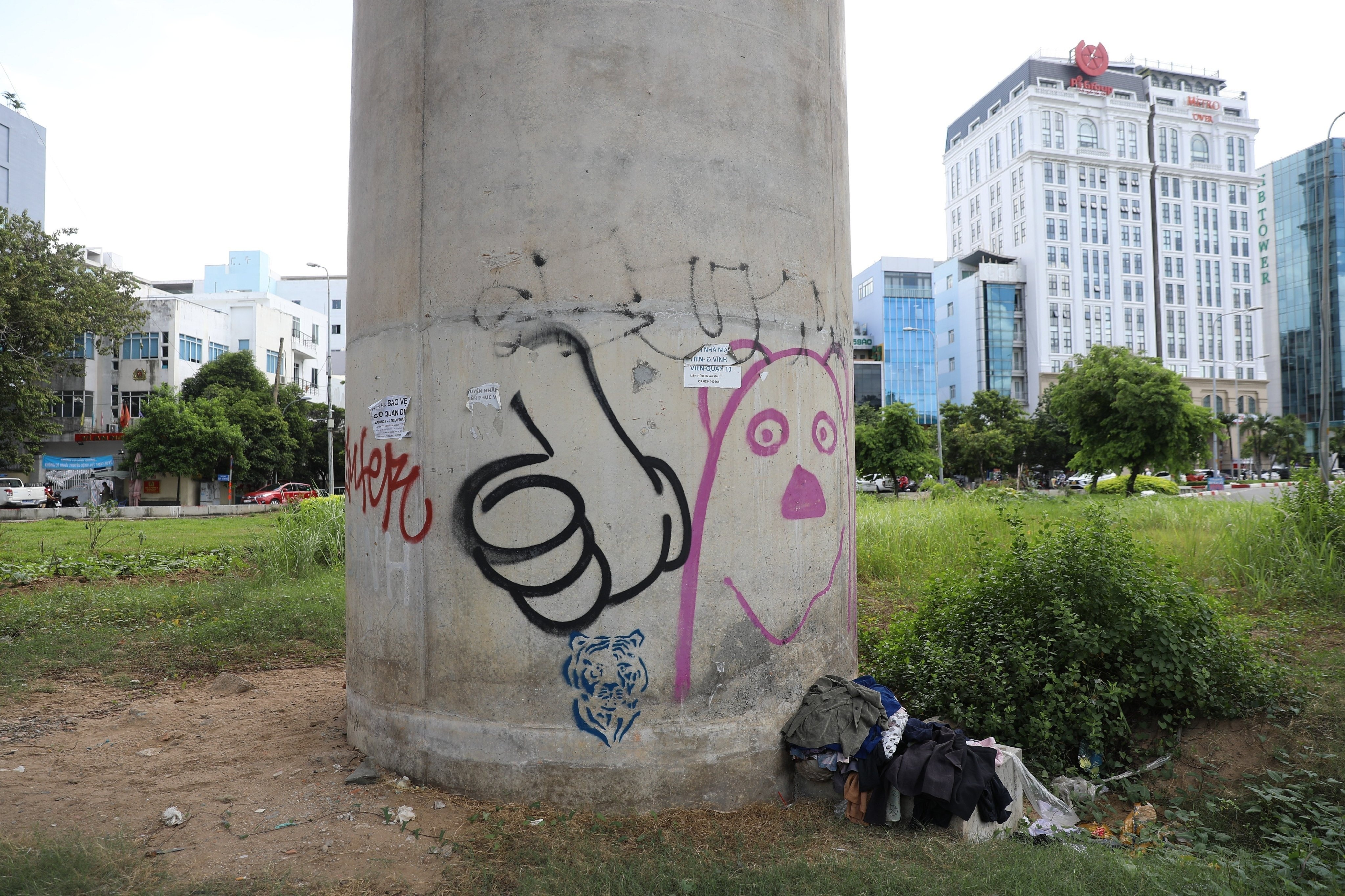 Ca tuyen metro Ben Thanh - Suoi tien bi boi ban, ve graffiti hinh anh