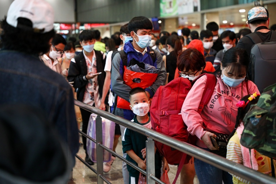 Tan Son Nhat du kien don hon 23 trieu luot khach trong cao diem he hinh anh