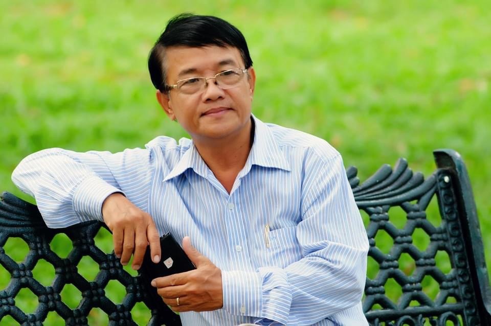 Nha bao Huynh Dung Nhan ra mat hoi ky 40 nam 'di, yeu va viet' hinh anh