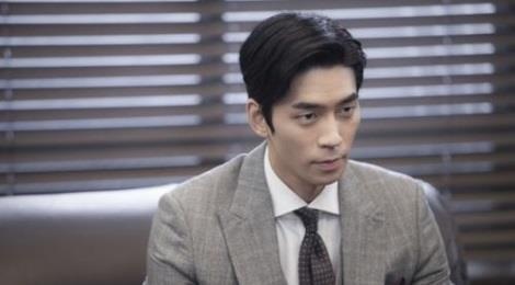 Ac nhan man anh tro thanh dac vu cuong truc trong phim bom tan Han hinh anh